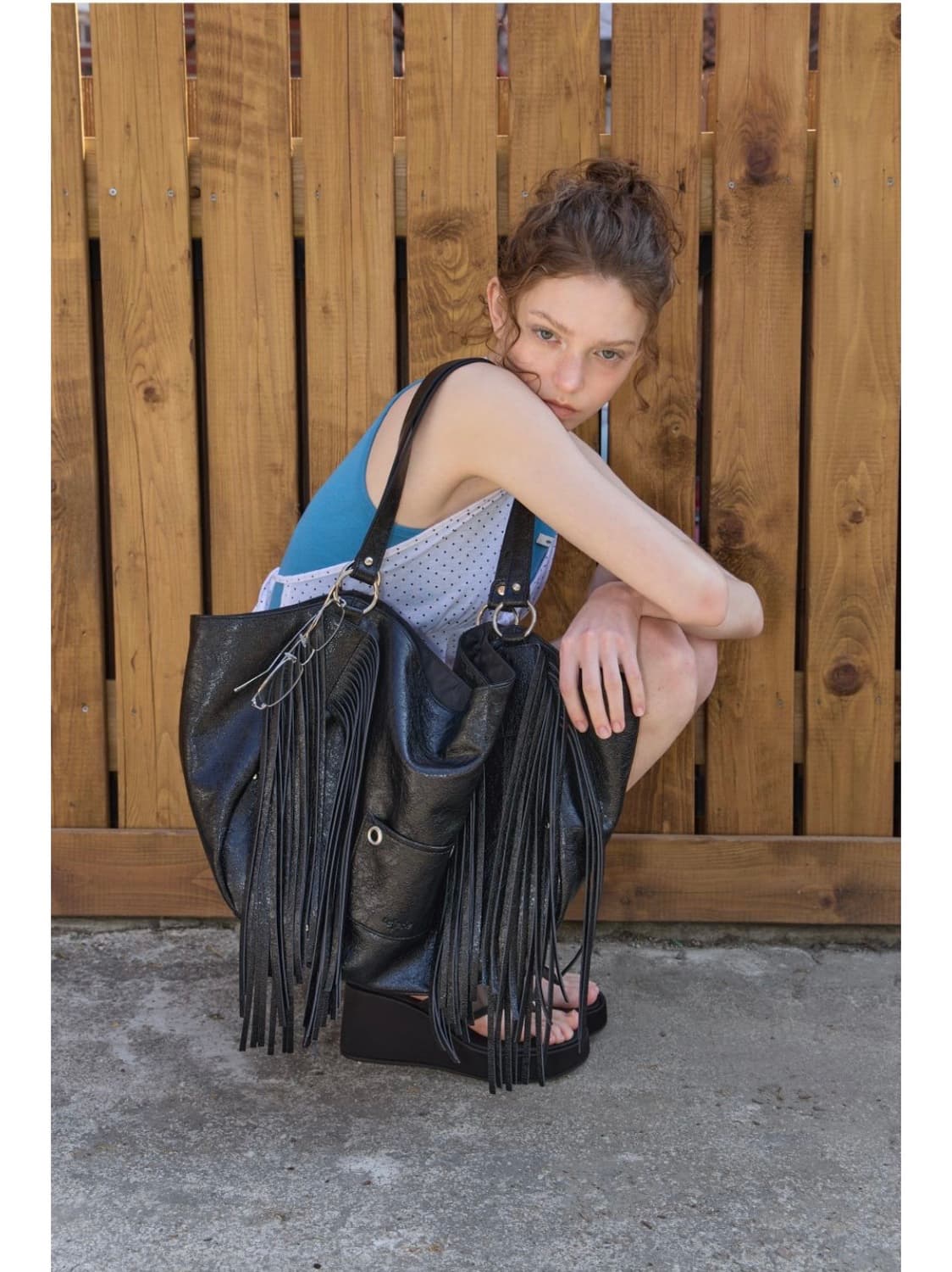 레터리 테슬 숄더백 상품이미지1