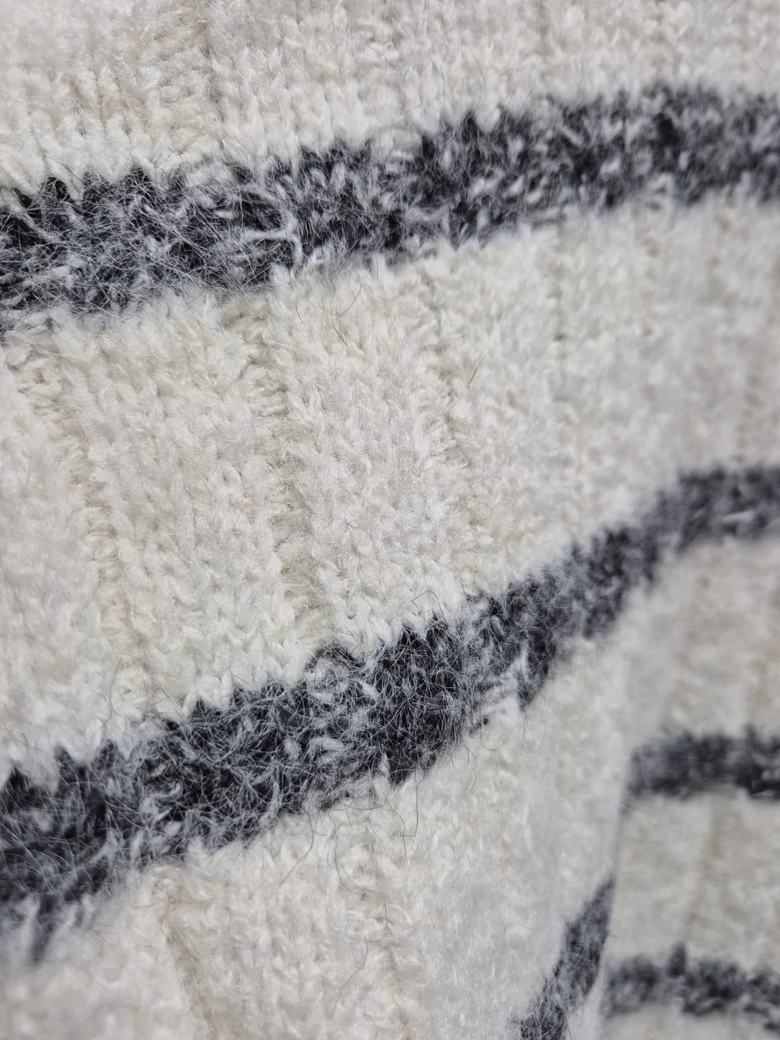 스트라이프 헤어리 니트 집업 상품이미지9