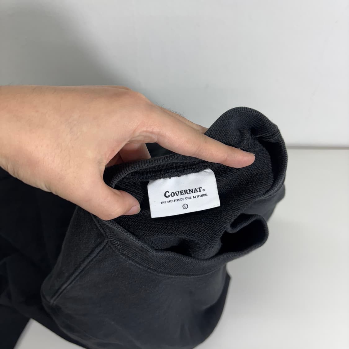 L 커버낫 블랙 컬러로고 맨투맨 상품이미지4