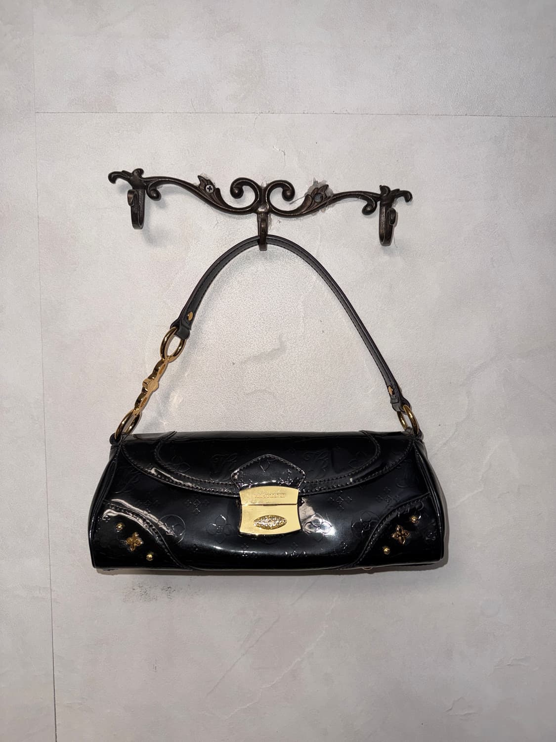 Vincis Bench black enamel mini chain 숄더백 상품이미지1