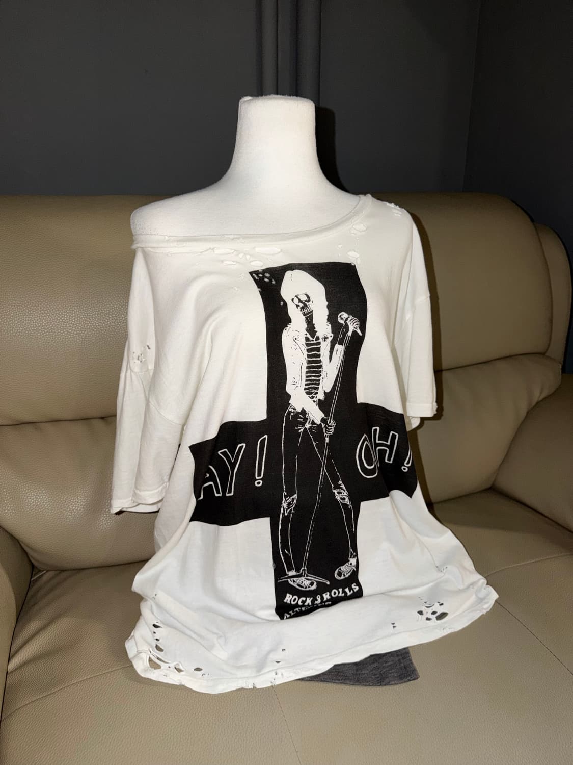 damage detail rock n roll printing top 상품이미지1