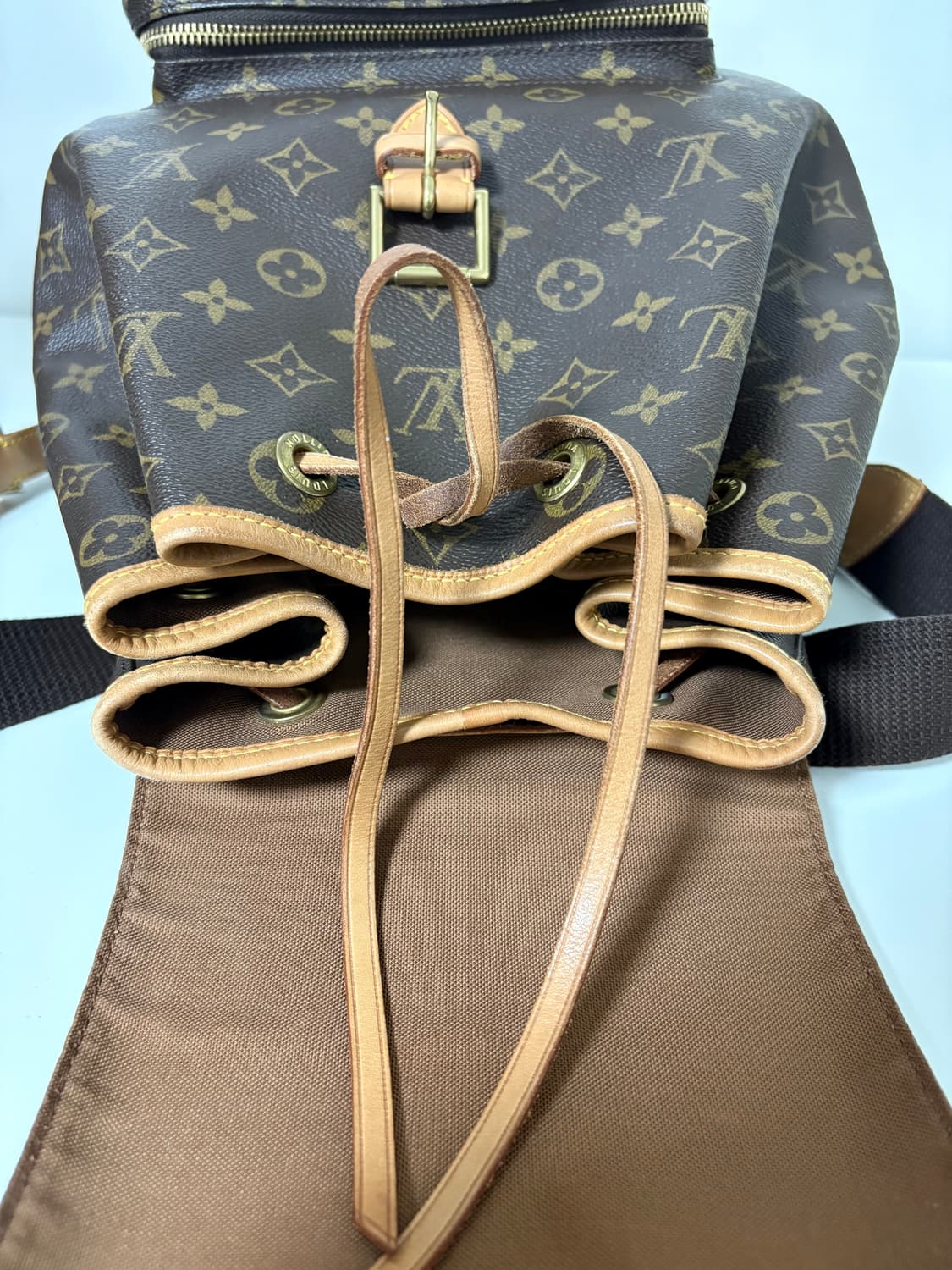 루이비통 몽수리 백팩 gm 상품이미지8