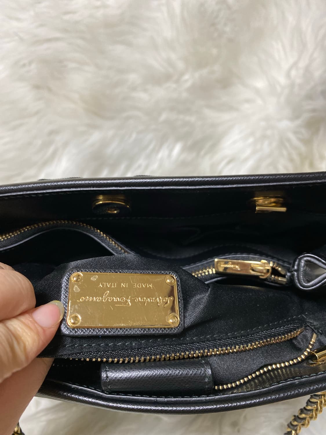 페라가모 블랙 체인 숄더백 상품이미지9