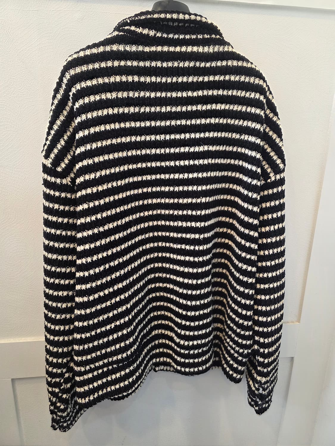 노이즈 블랙 스트라이프카라넥 박시핏 봄버 니트 가디건 자켓 상품이미지4