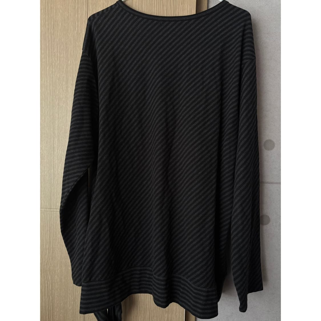낫띵에브리띵 DIAGONAL STRIPE DETAIL TOP 상품이미지4