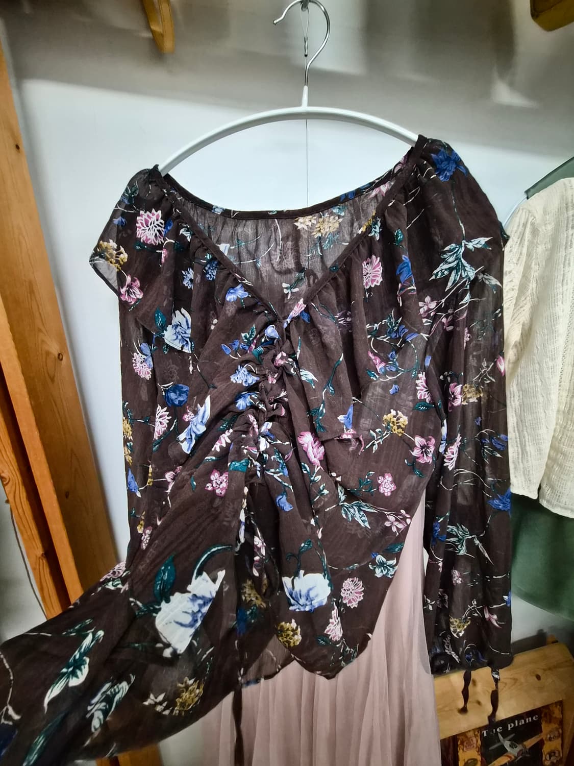 셔링 프릴 블라우스. snidel 레이스 린넨 치마반바지 상품이미지4