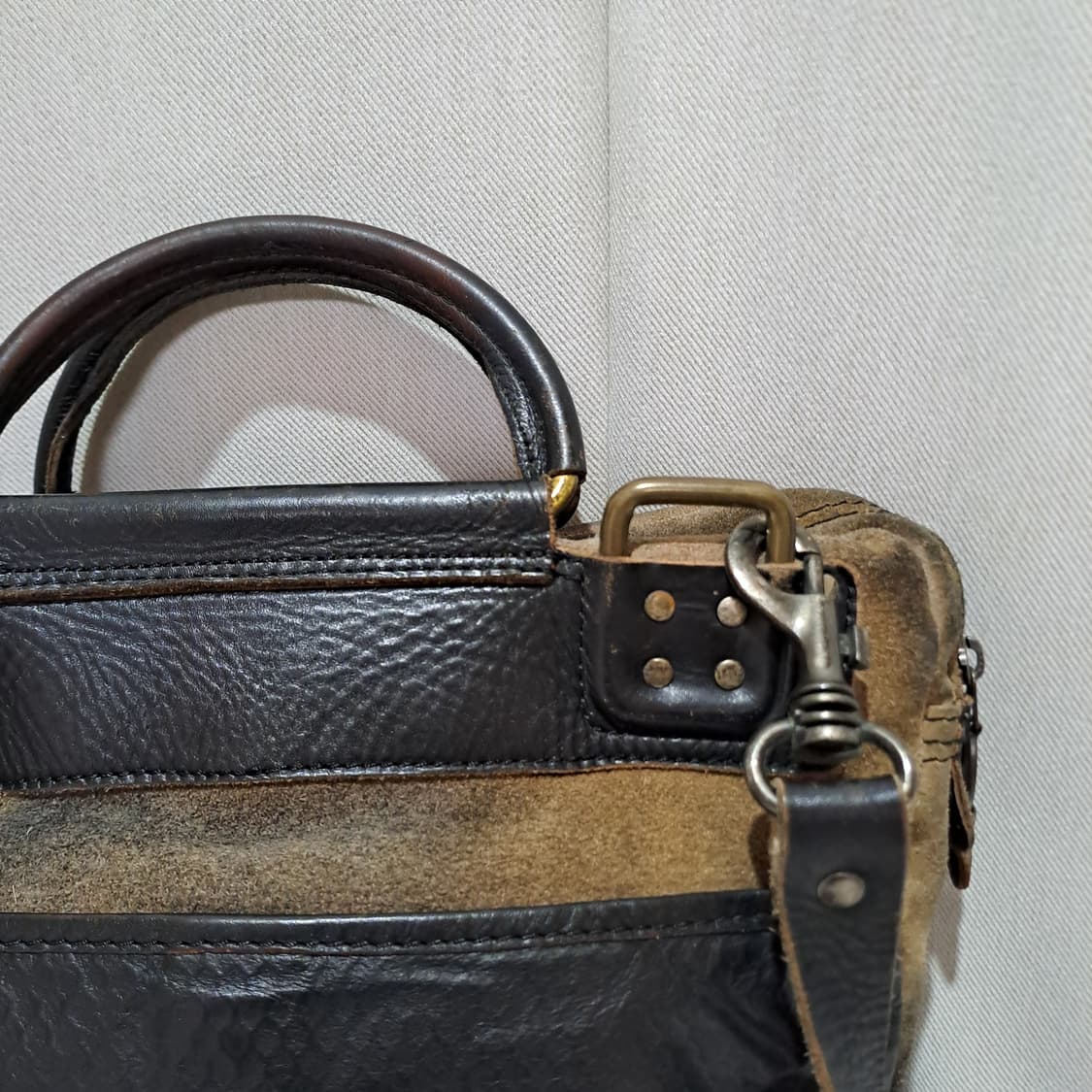 디젤 빈티지 스웨이드 가죽 크로스백 상품이미지5