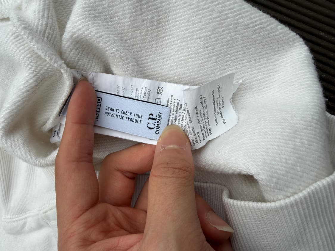 C.P. Company 씨피컴퍼니 렌즈 맨투맨 상품이미지5