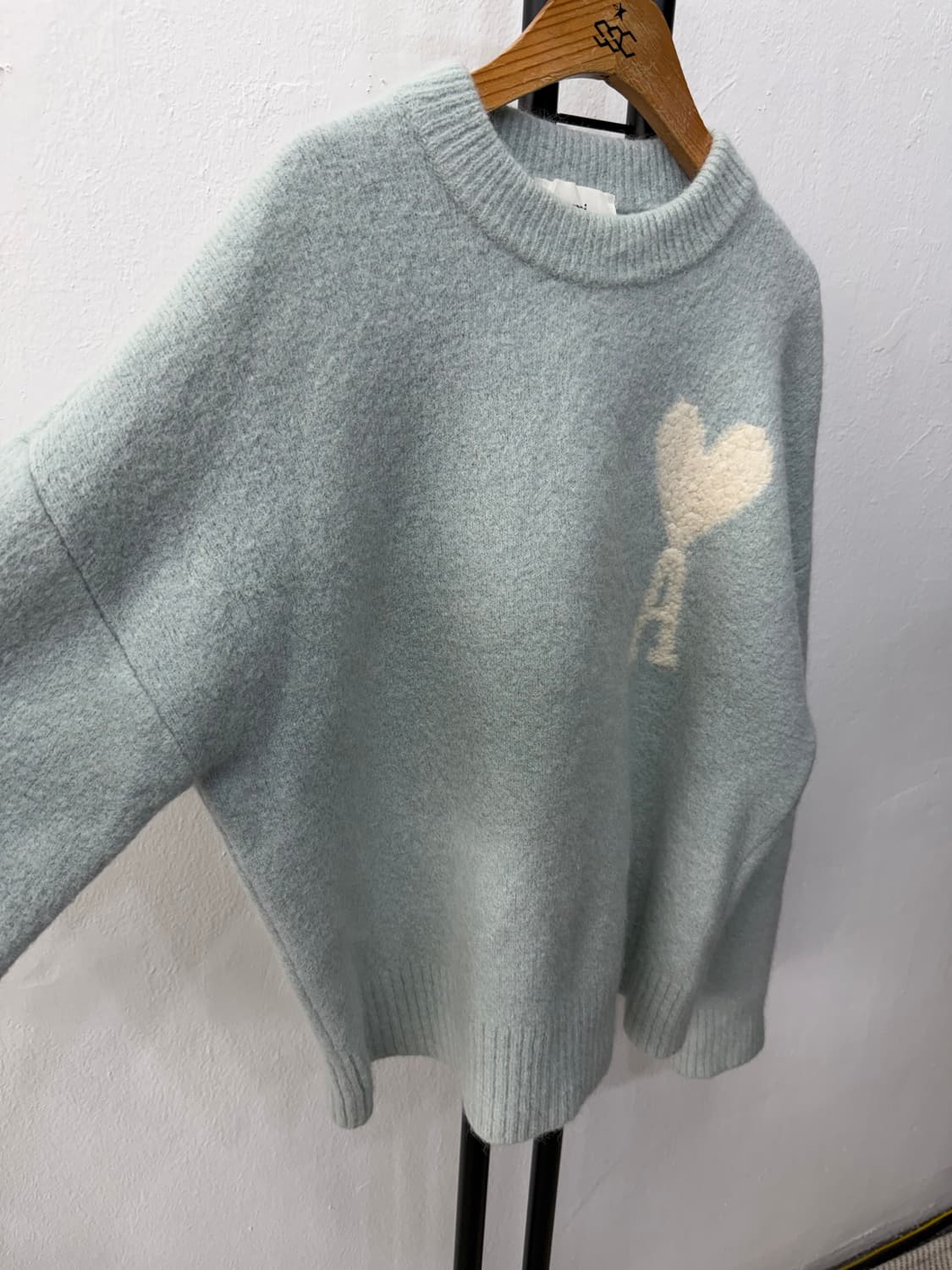 정품) AMI 아미 여성 24ss 오버핏 하트 로고 니트 S 상품이미지2