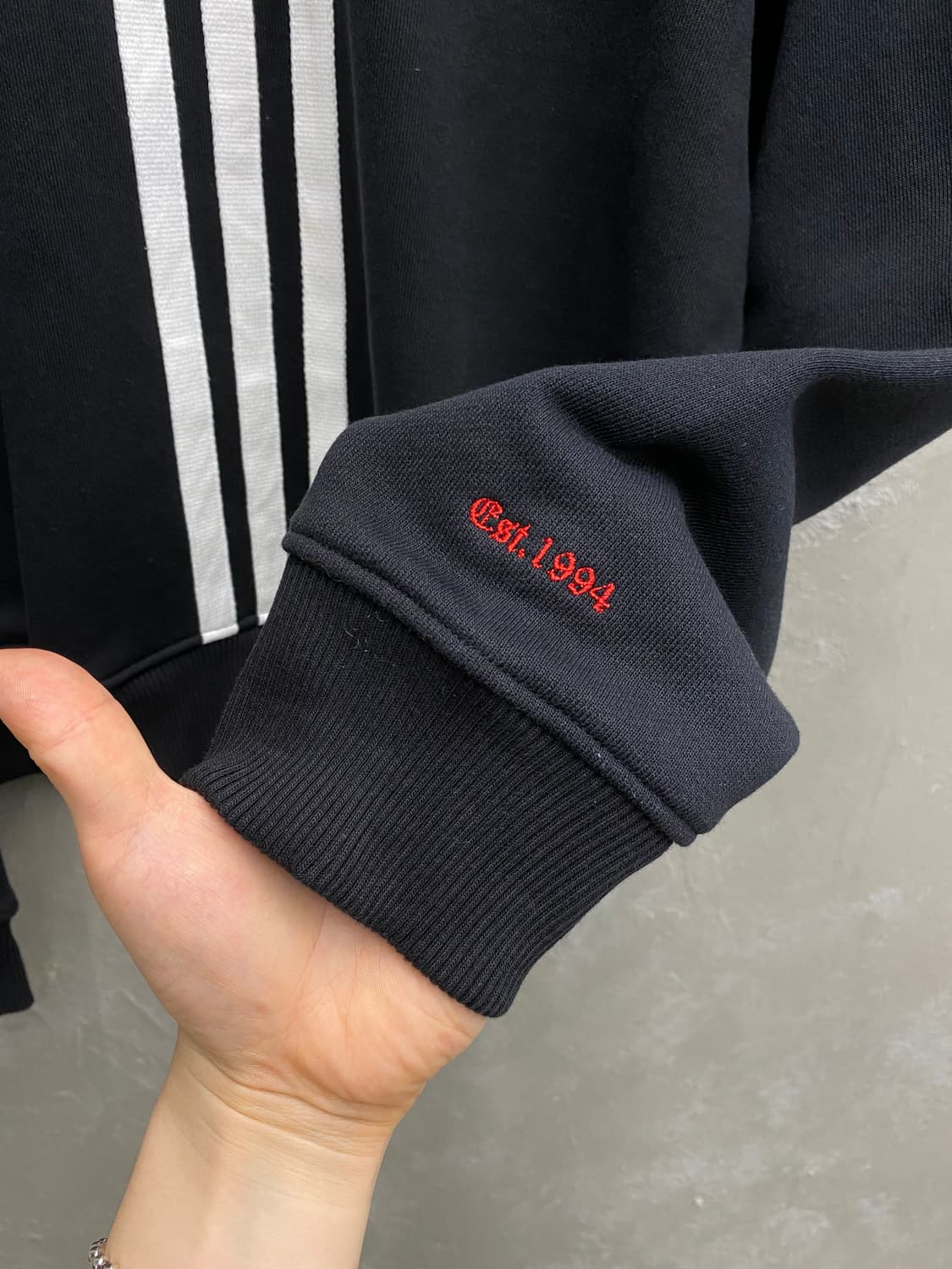 [L] ADIDAS OG x KORN 아디다스 x 콘 후드티 상품이미지3
