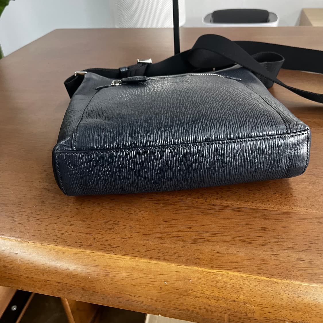 페레가모 남성 레더 크로스백 상품이미지3