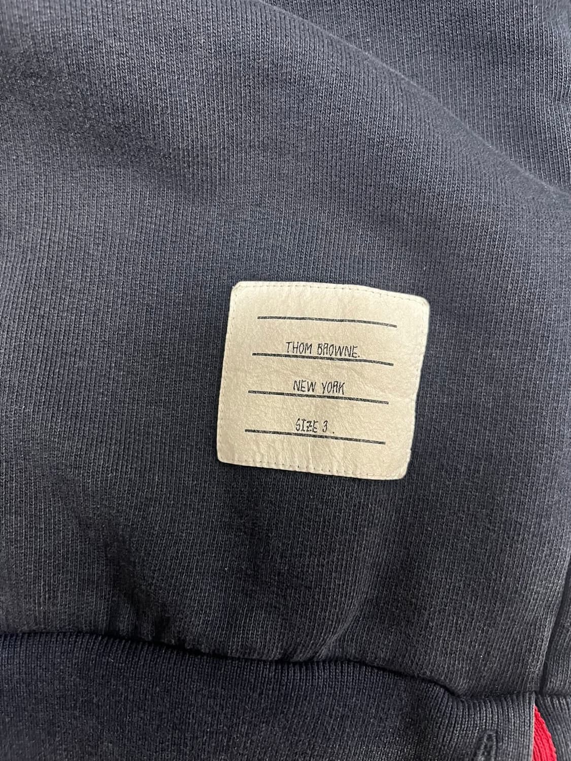 톰브라운 백삼선 맨투맨 상품이미지2