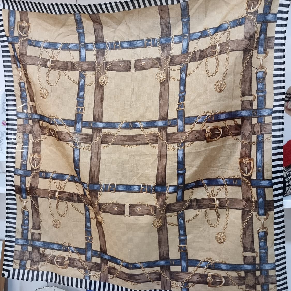 펜디(FENDI) 벨트 체인 패턴 손수건/쁘띠 스카프 상품이미지3