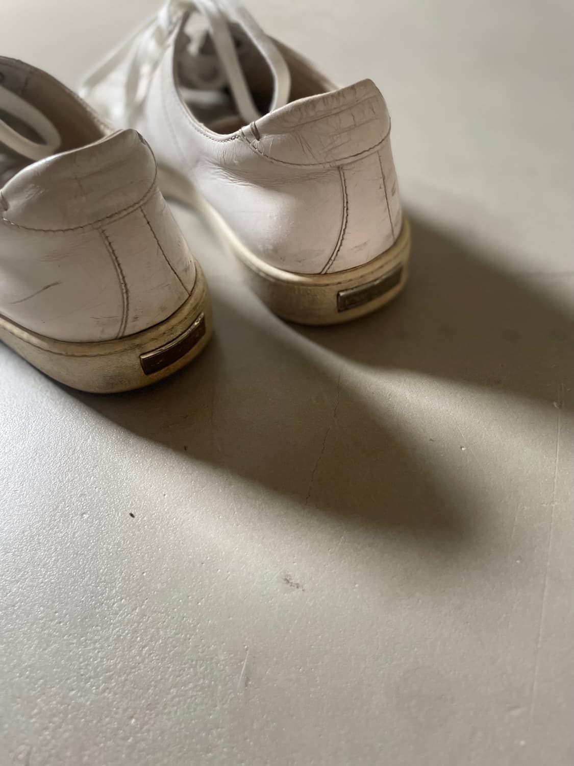 루이비통  Leather Low-top Sneakers 상품이미지3