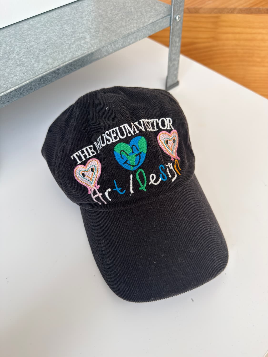 더뮤지엄비지터 모자 상품이미지1