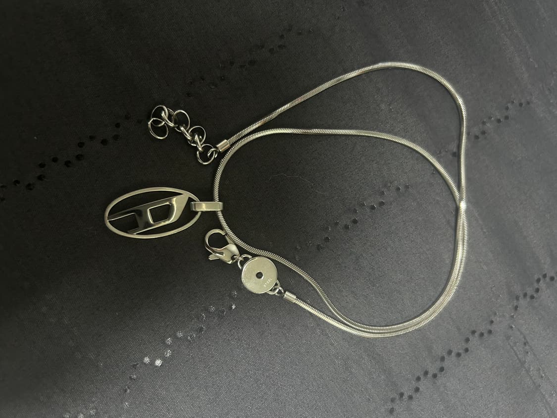 디젤 D로고 실버 목걸이 상품이미지1