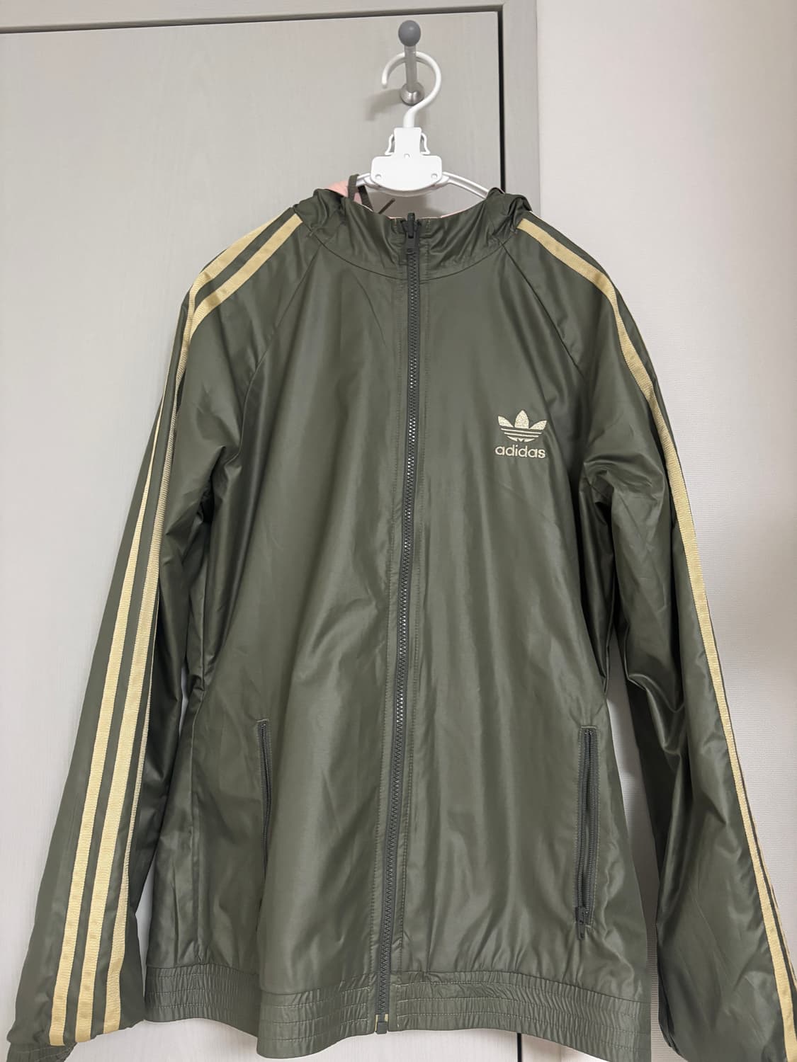 아디다스 핑크 카키 리버시블 바람막이 후드 상품이미지3