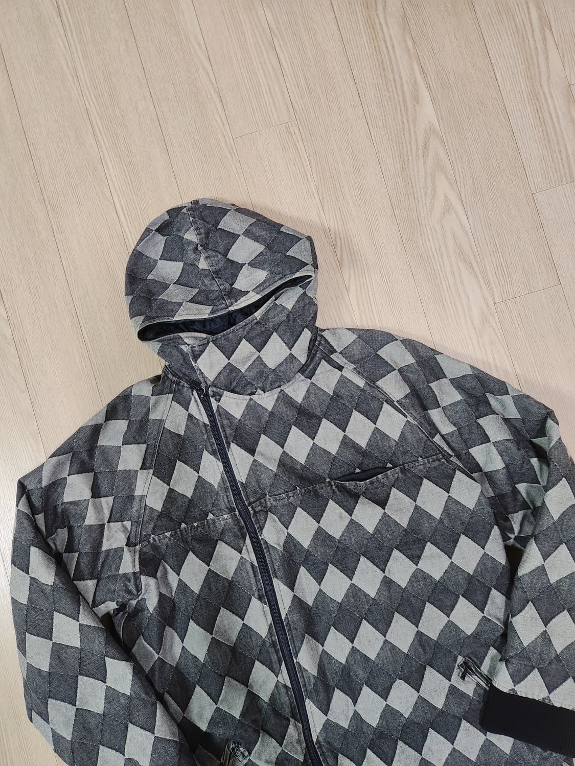 SWIPEONTHEQUIET 기하학 패치 후드 재킷 상품이미지2