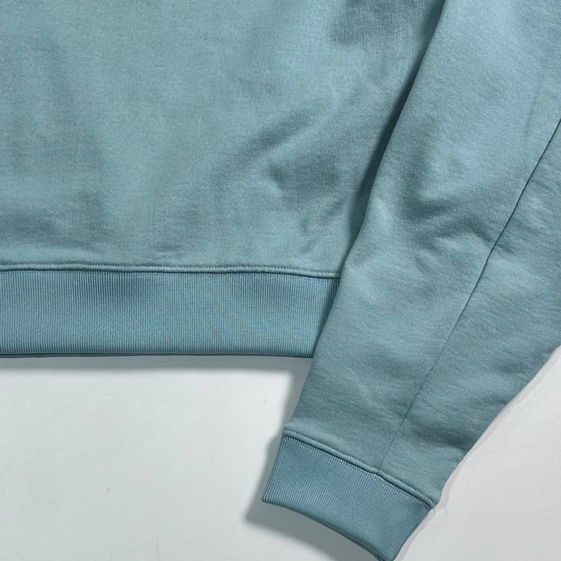 아크네 스튜디오 크롭 지퍼 디테일 맨투맨  상품이미지3