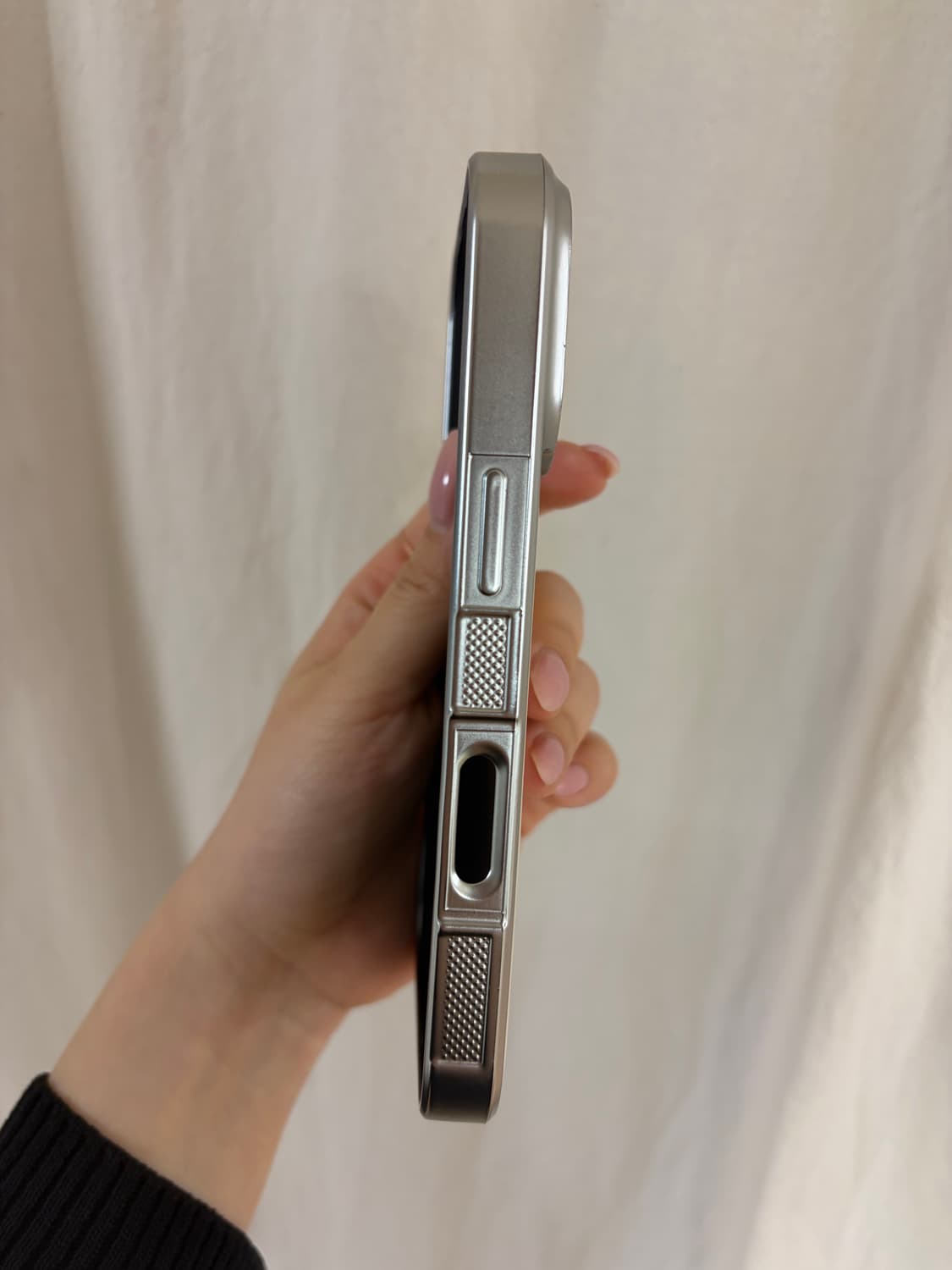 미닛뮤트 실버 에폭시 아이폰 17프로 케이스 (버터) 상품이미지6