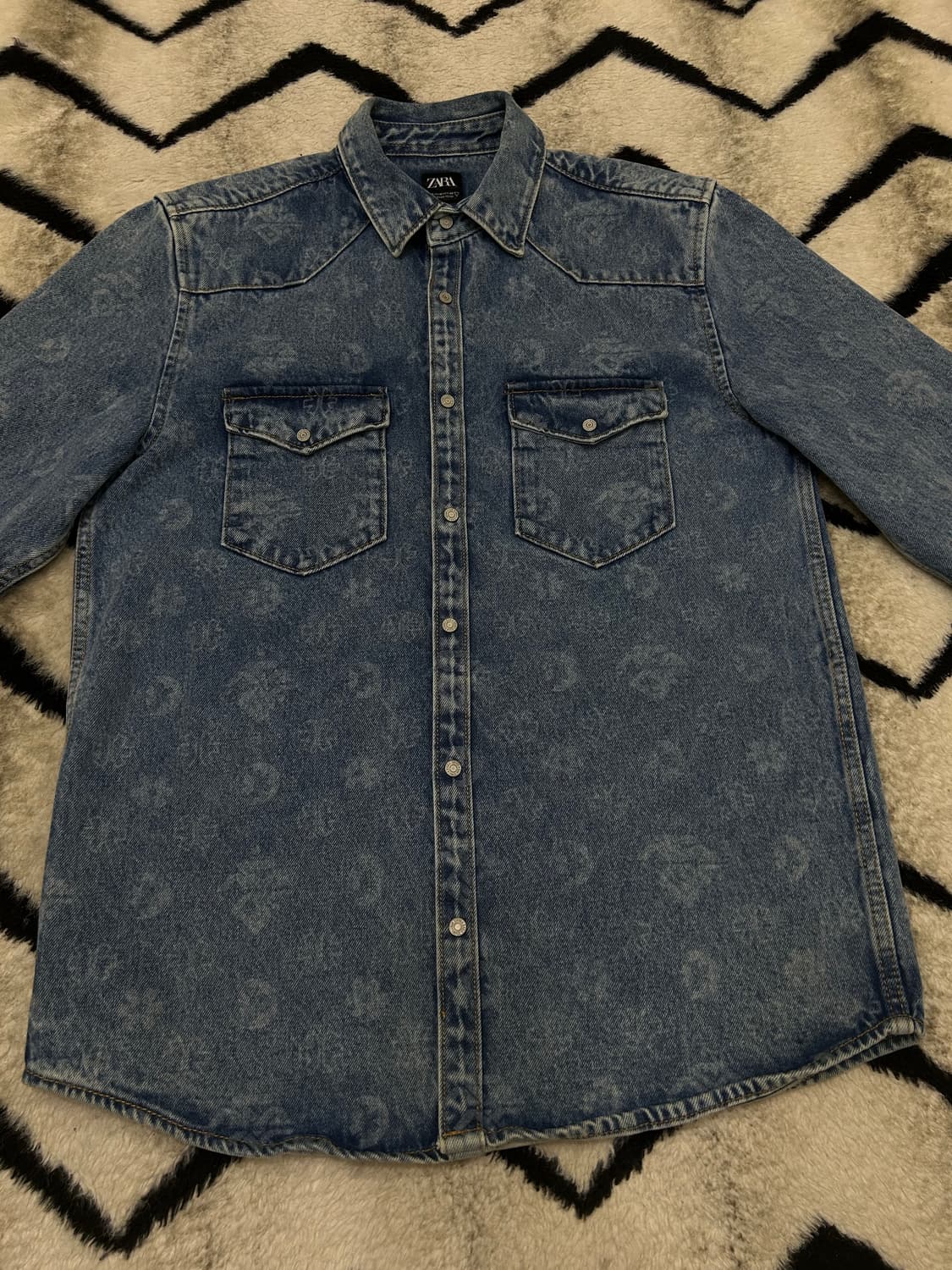 [한국L]ZARA 릴렉스드 핏 모노그램 패턴 헤비 데님셔츠 상품이미지3