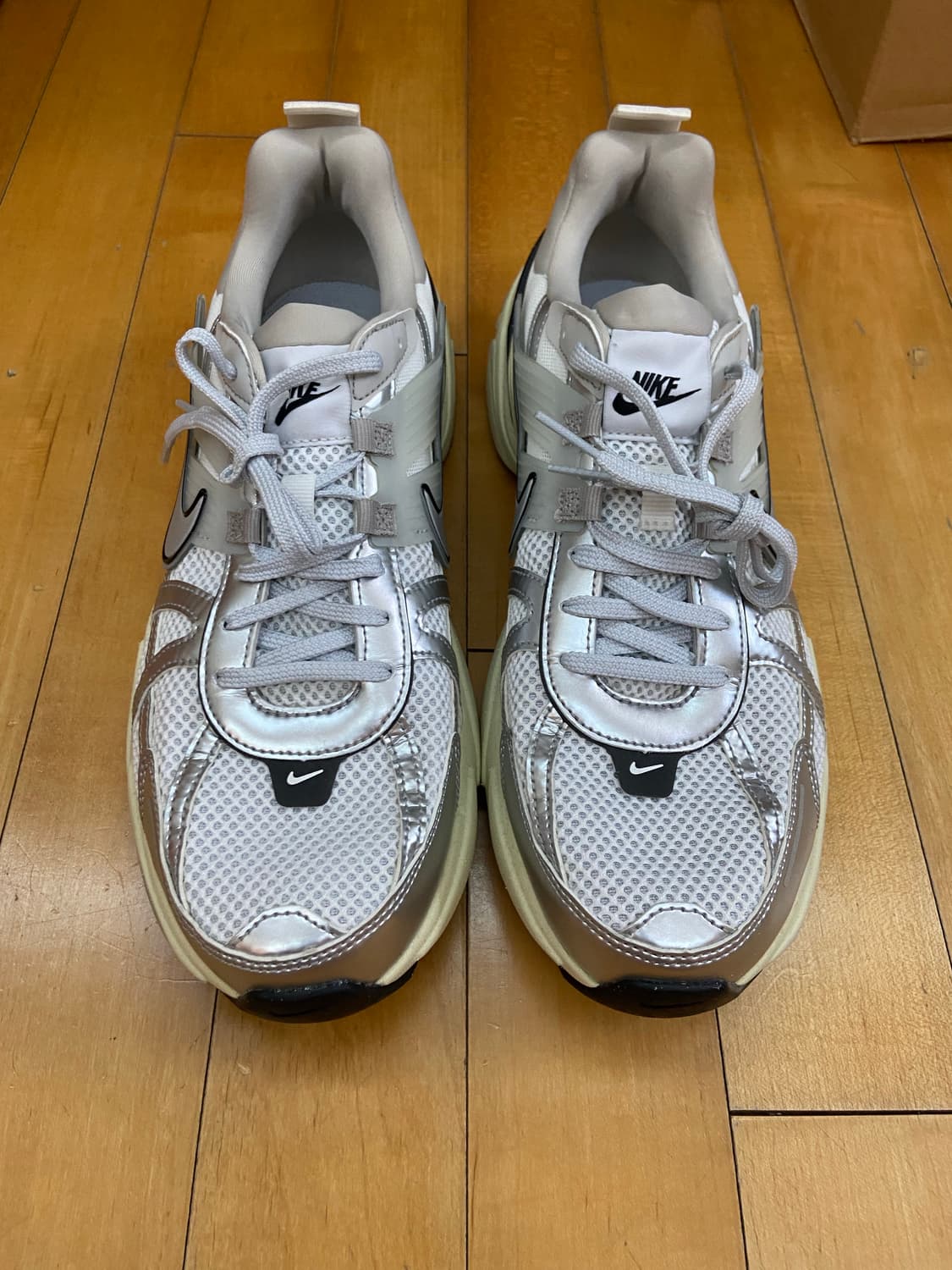 나이키 W V2K 런 서밋화이트 280mm 상품이미지4