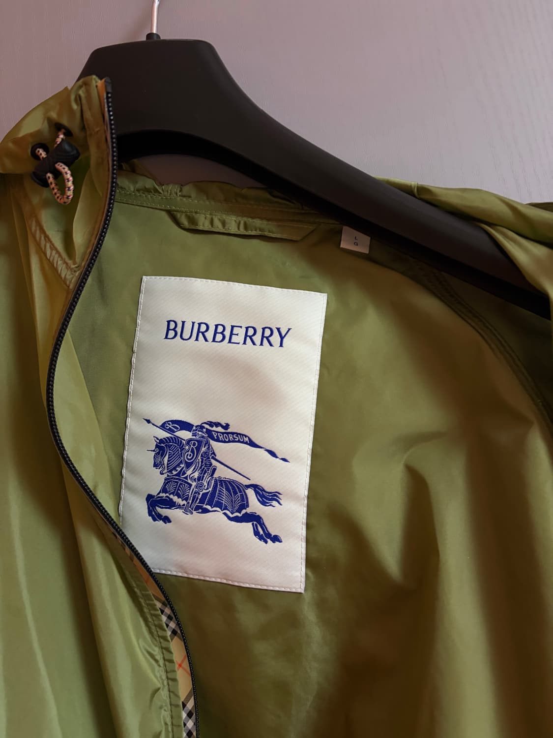 주말만 이가격)버버리 나일론 자켓 with EKD patch 판매합니다 상품이미지3