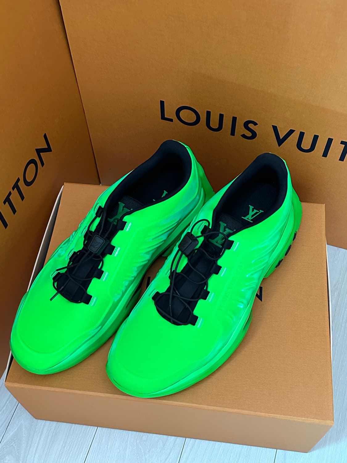 루이비통 모노그램 밀레니엄 스니커즈 us9.5 국내판 상품이미지2