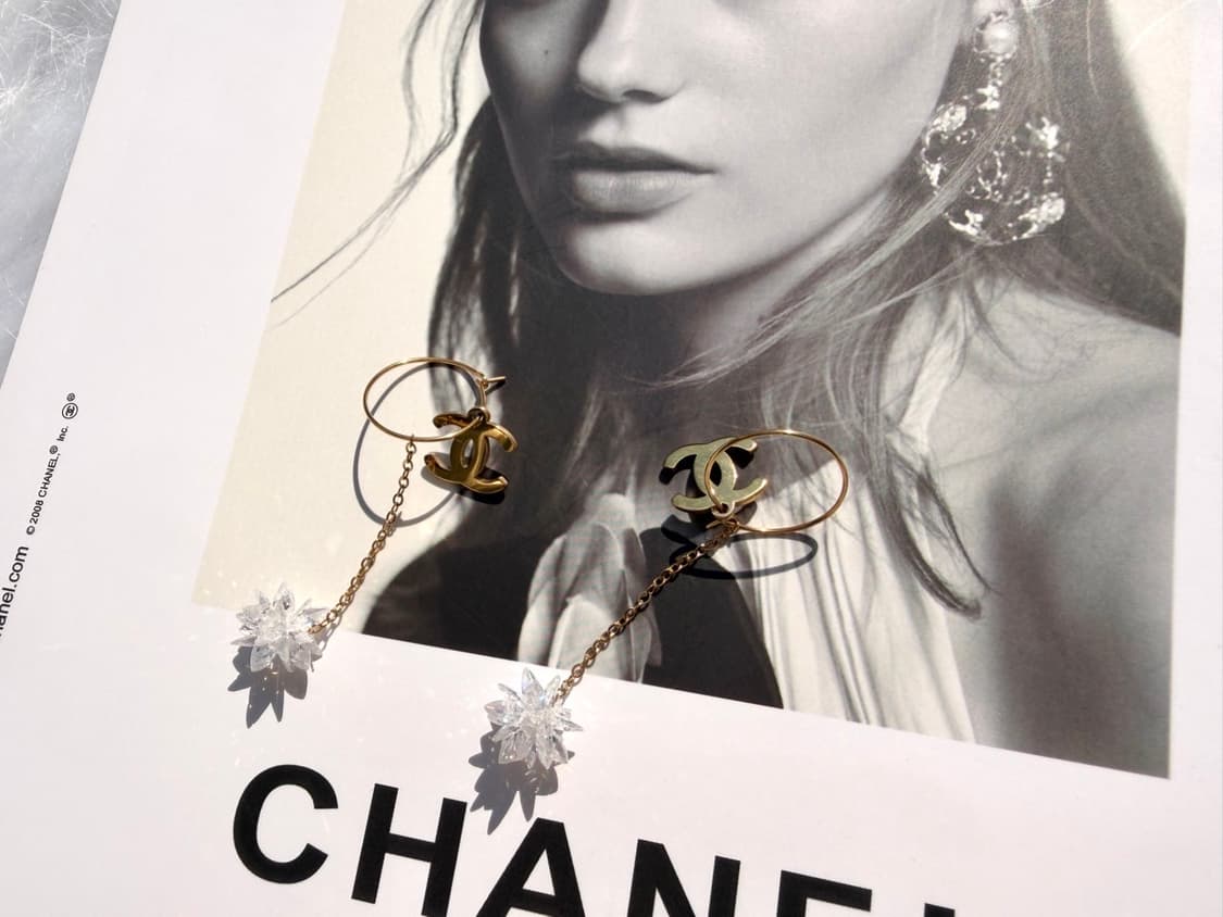 샤넬 체인 드롭 크리스탈 이어링 골드 상품이미지4
