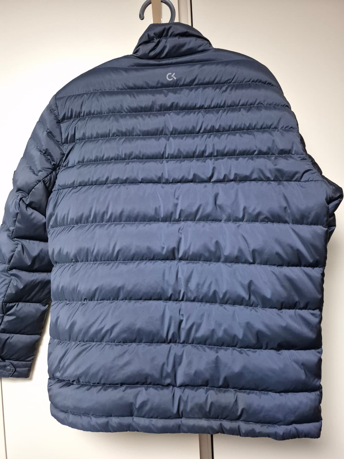 CK(캘빈클라인) 정품 오리털 경량 패딩 100사이즈 판매합니다 상품이미지3