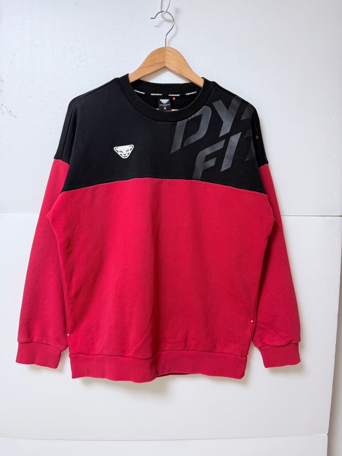 다이나핏(DYNAFIT) 배색 맨투맨 블랙&레드 95 데일리 상품이미지1