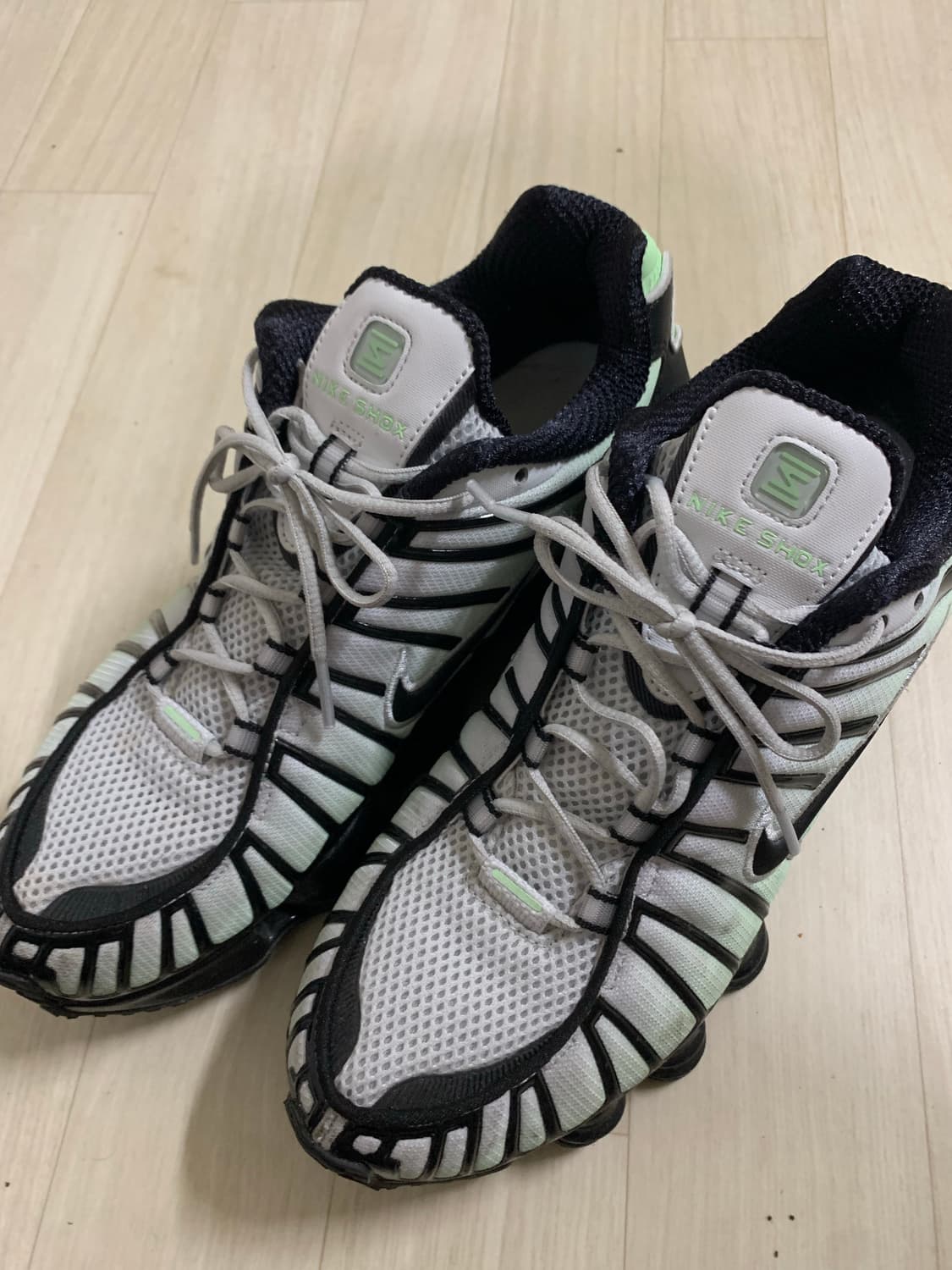 나이키샥스 TL 270사이즈 팝니다 상품이미지1