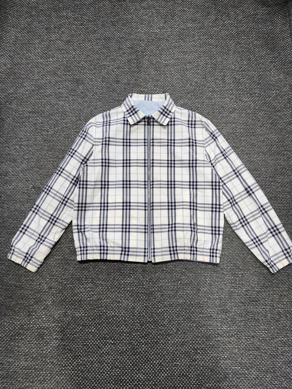 버버리 화이트 스카이블루 리버시블 노바체크  상품이미지1