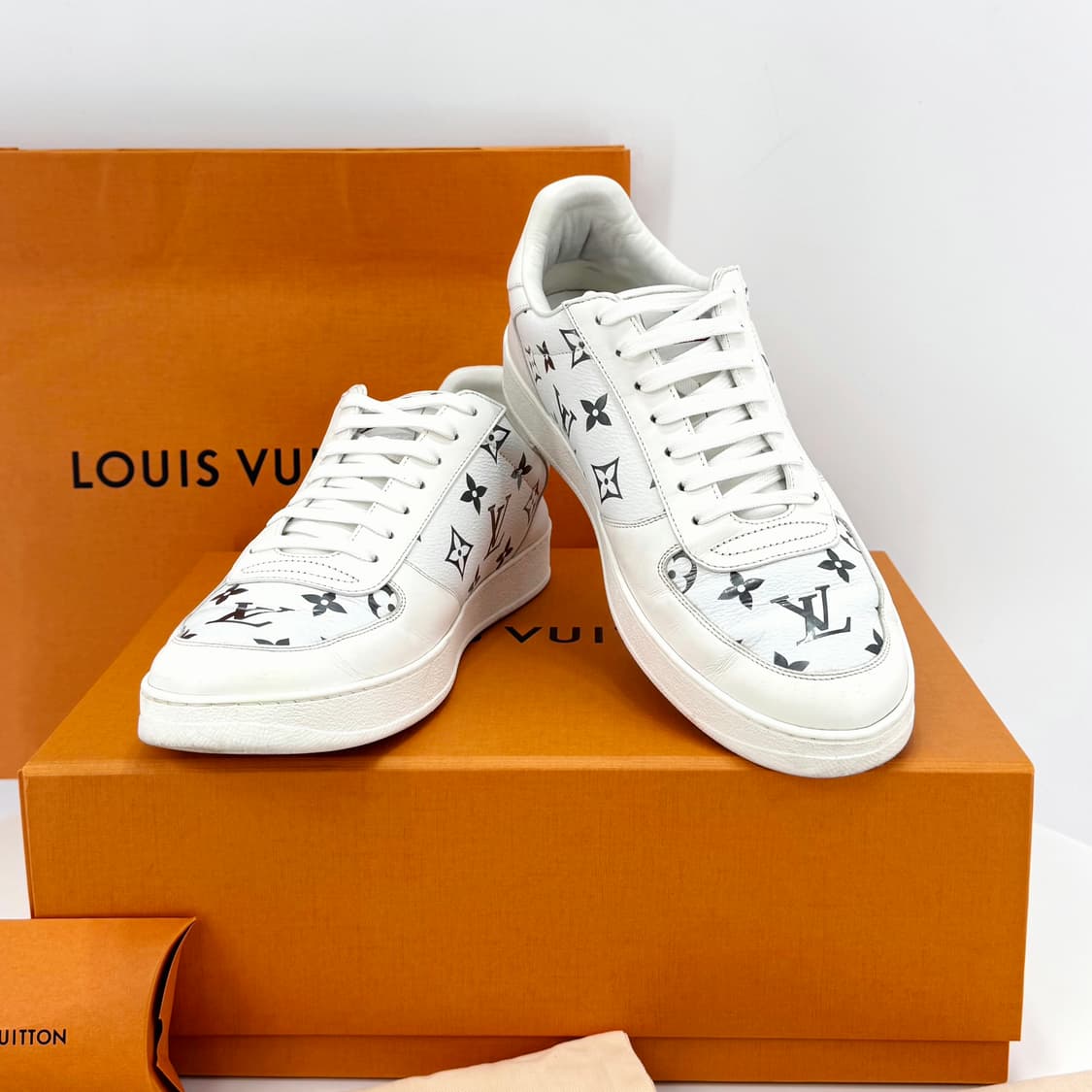 [7.5사이즈] 루이비통 모노그램 리볼리 스니커즈 화이트 상품이미지3