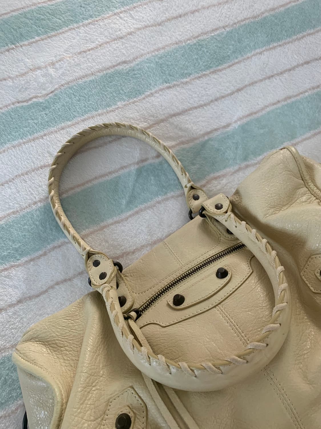 발렌시아가 모터백 트위기 레몬 컬러 희귀 상품이미지9