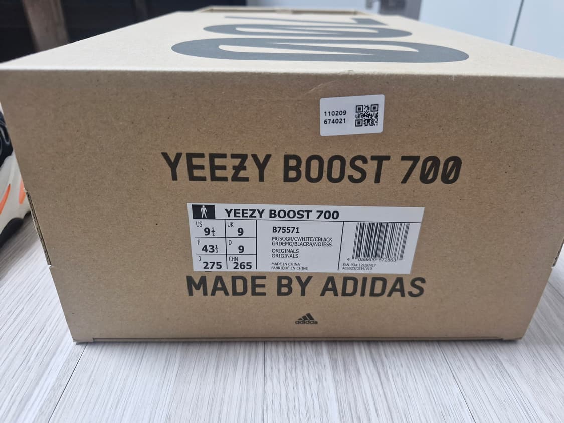 아디다스 이지부스트 700 웨이브러너 상품이미지4