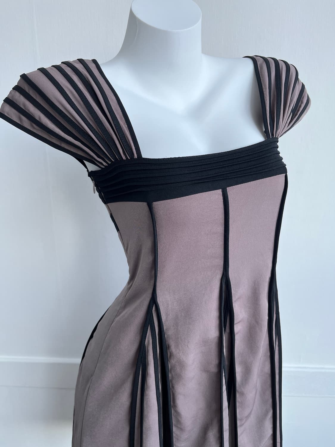 BLEU LAGON 입체 플리츠 원피스 상품이미지2