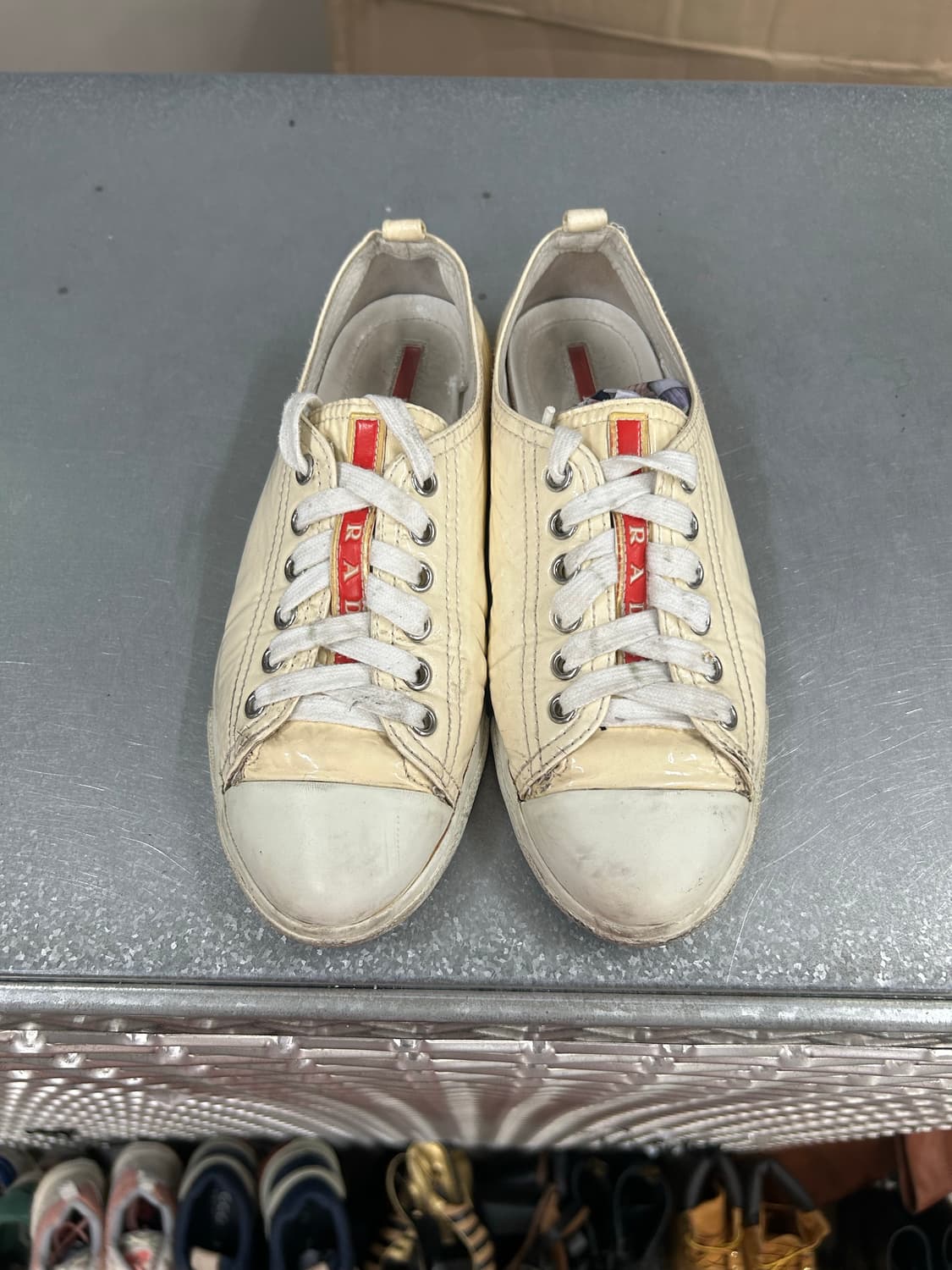 프라다 클래식 레드탭 스니커즈 35.5 상품이미지5