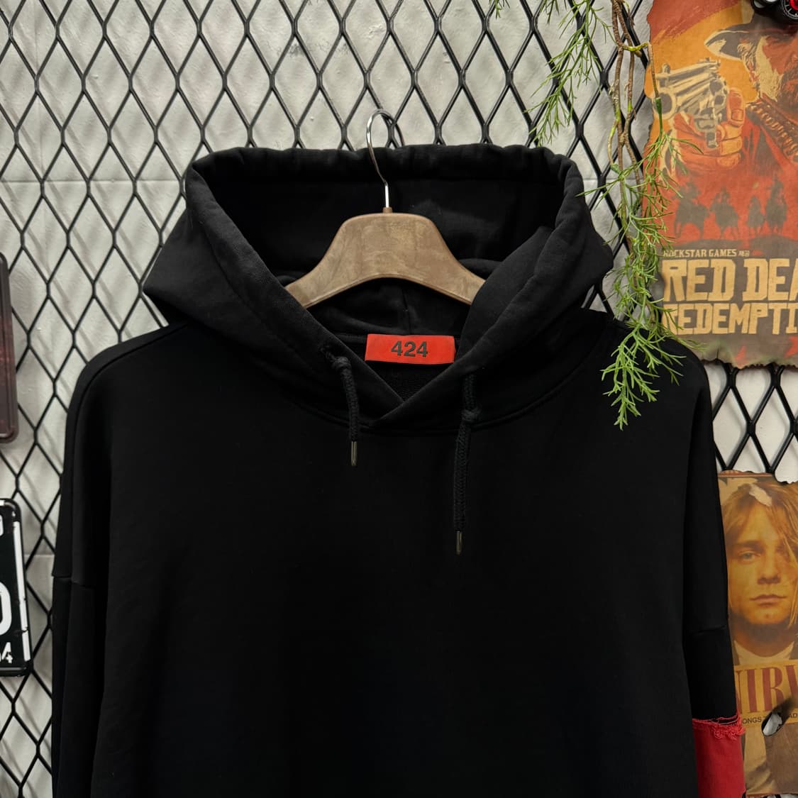 424 후드티 시그니처 자수 로고 암밴드 포인트 블랙 레드 상품이미지3