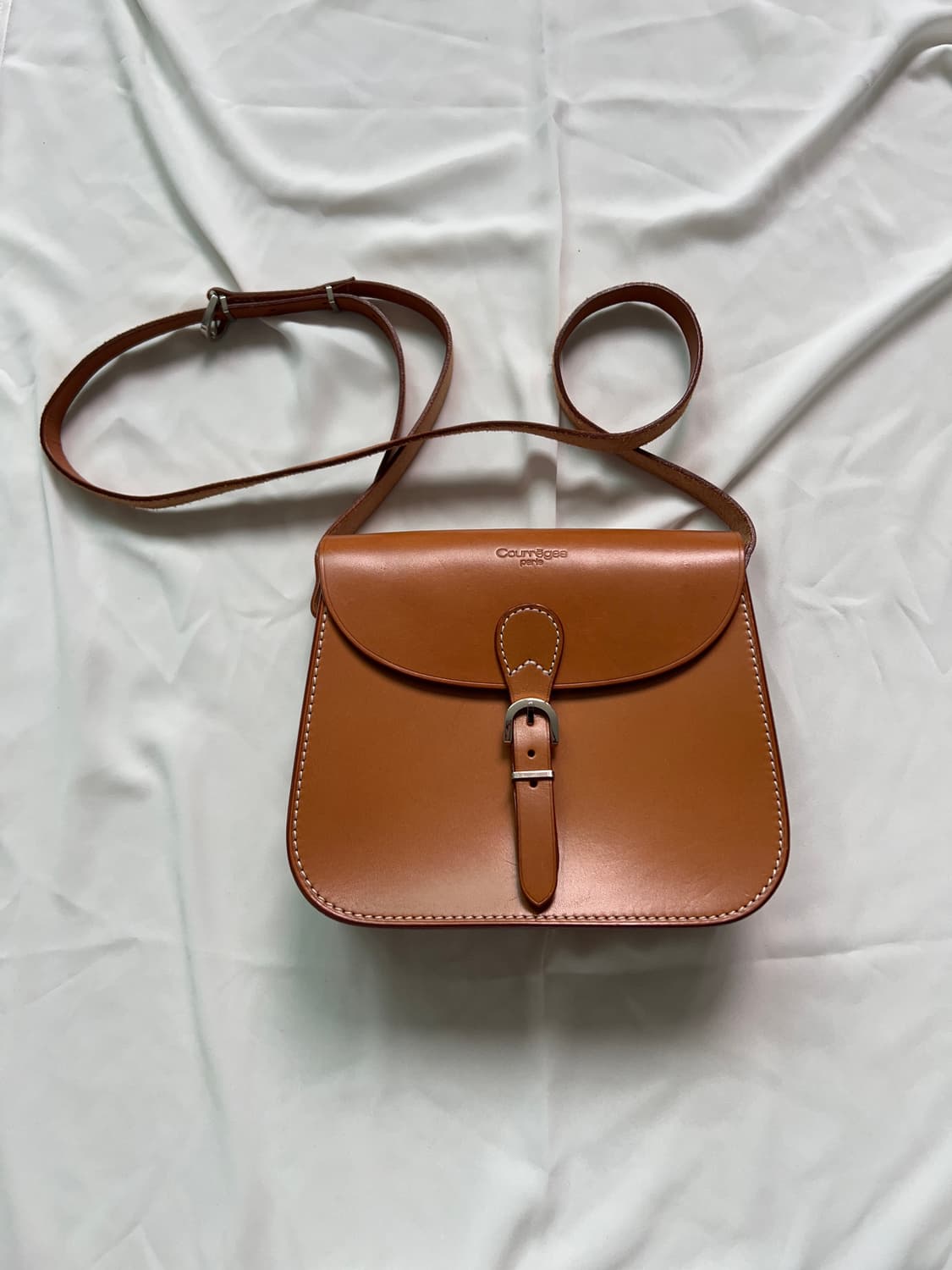 Courreges 꾸레쥬 가죽 크로스백 카라멜 상품이미지1