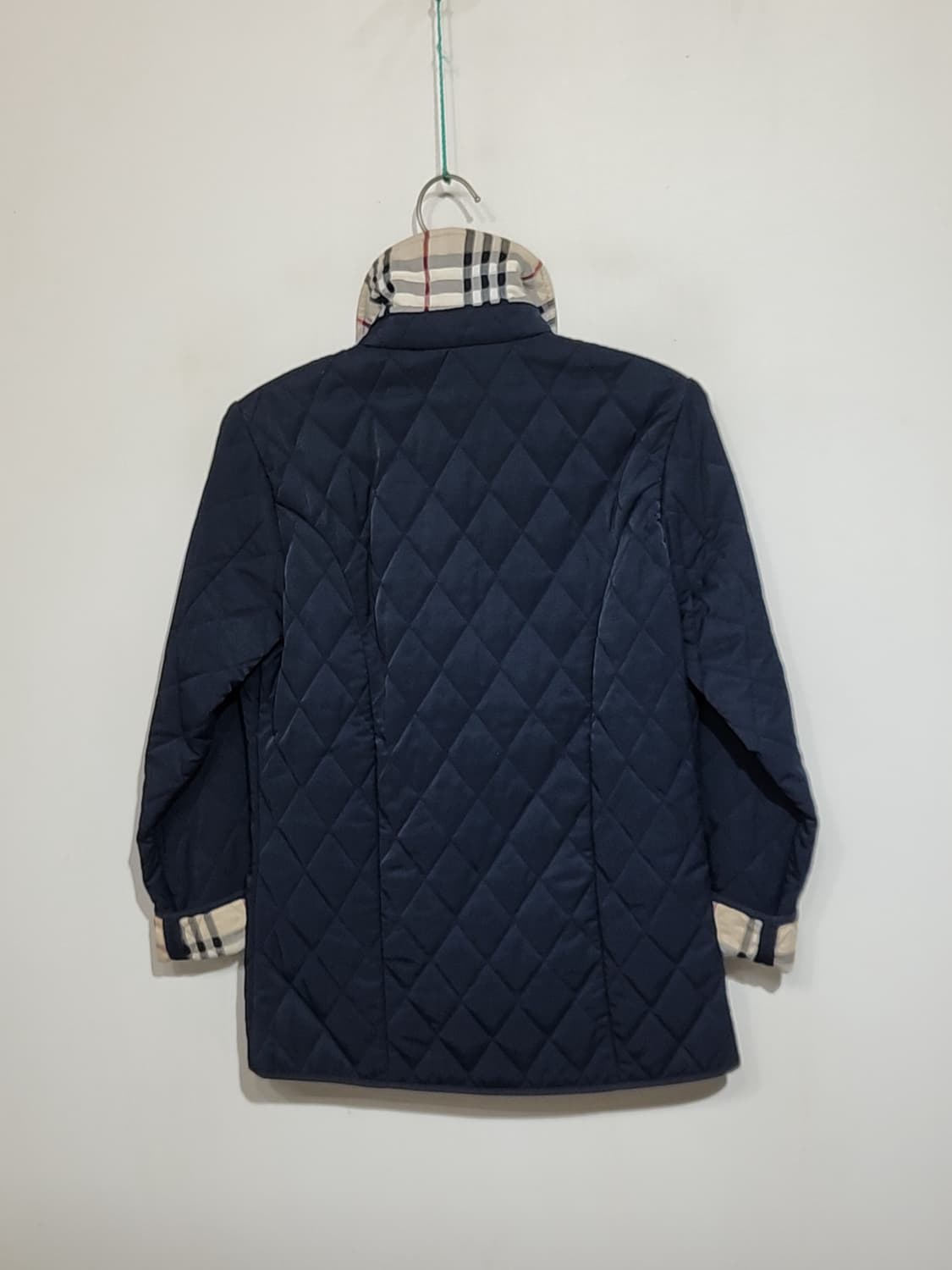 (S) 버버리 퀼팅자켓 네이비 누빔점퍼 안감 노바체크  상품이미지9
