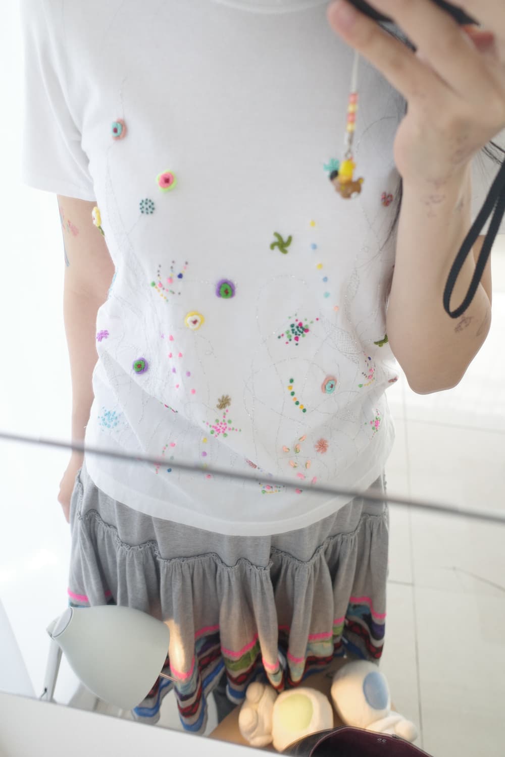 Beads flower appliqué t-shirt 상품이미지1