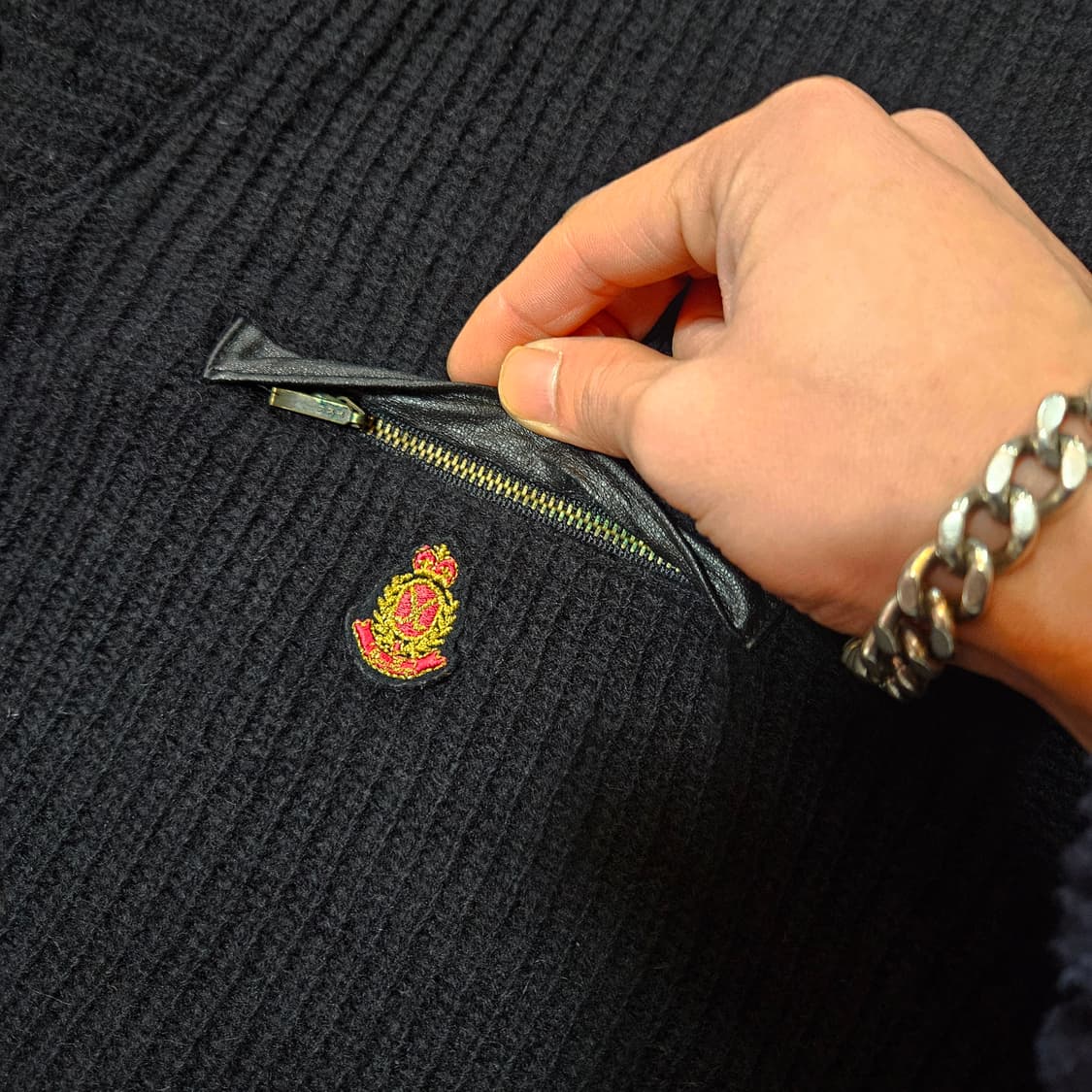 Takashimaya in Japan 90's 가죽 포켓 패치 숄 니트 상품이미지3