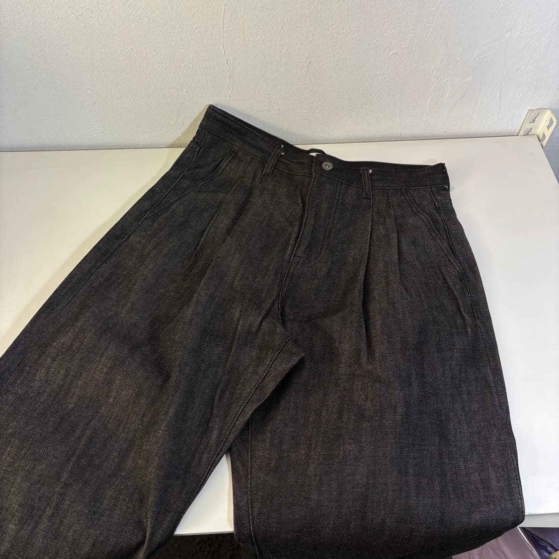 M-L 비슬로우 하이웨스트 투턱 와이드핏 셀비지 데님팬츠 상품이미지1