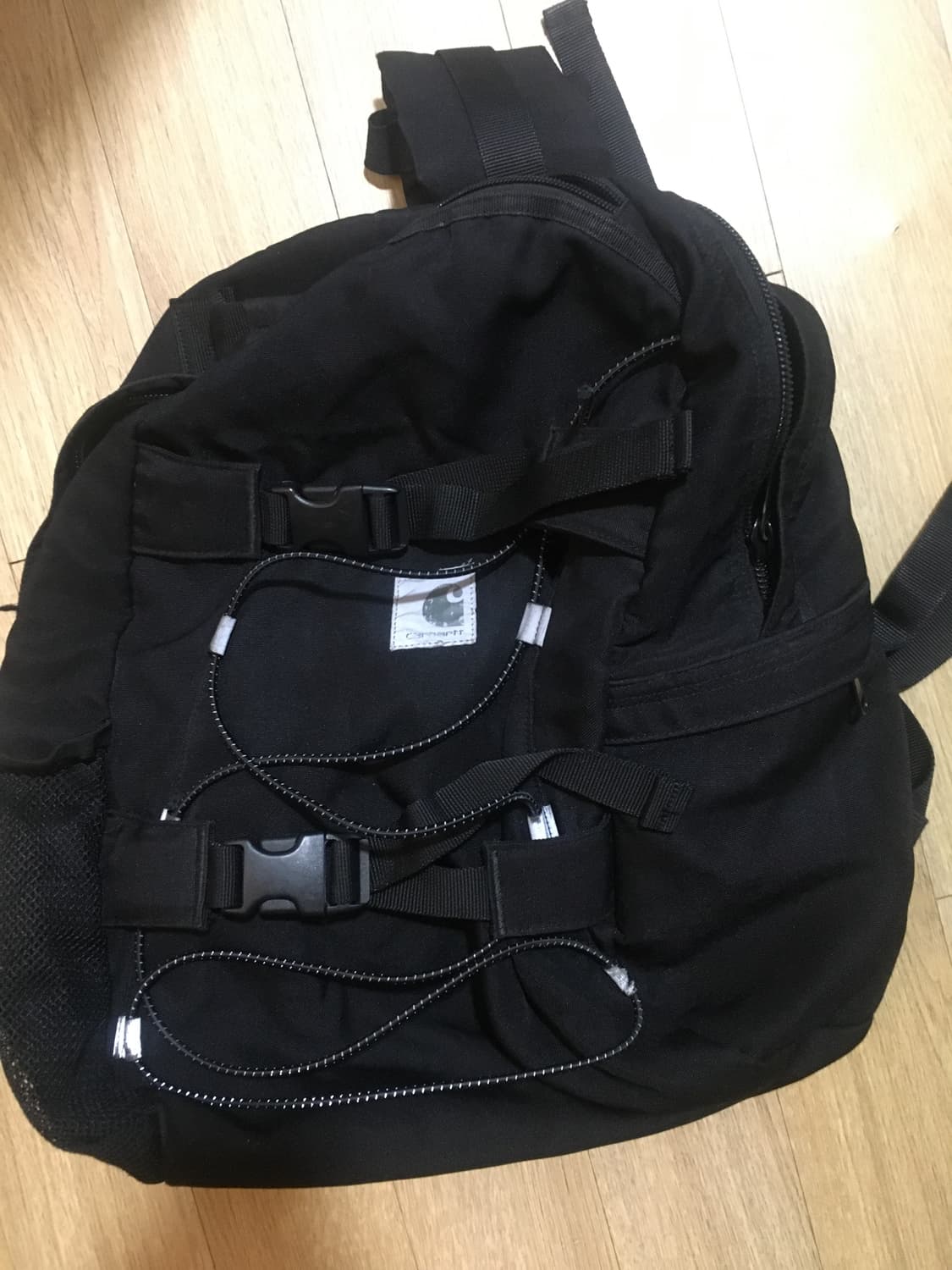 칼하트 킥플립 리플렉티브 백팩 블랙 상품이미지1