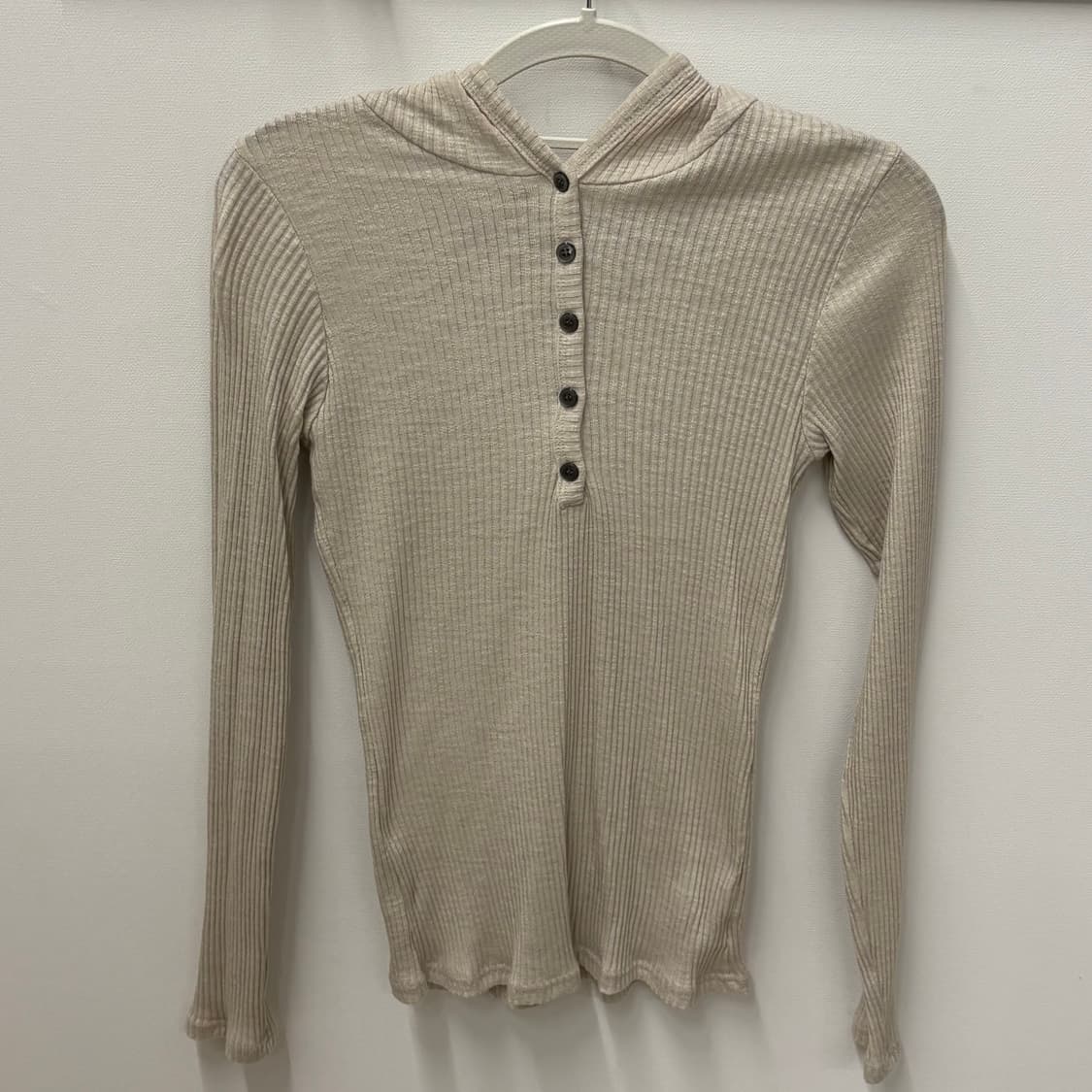이즈이즈 rib button Hoodie 립 버튼 후디 후드티 베이지 상품이미지1