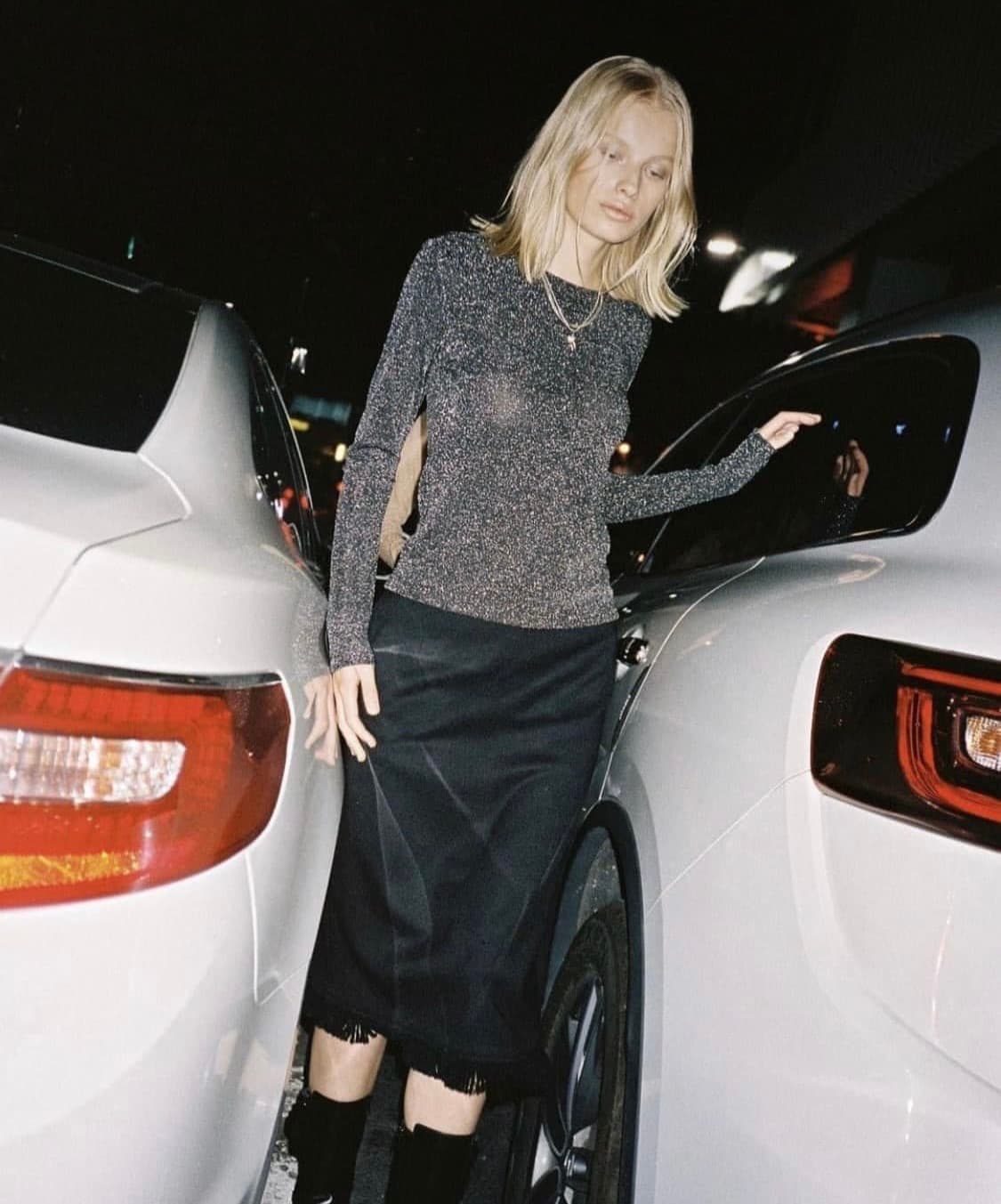 더오픈 프로덕트 글리터 백 홀 탑 상품이미지3