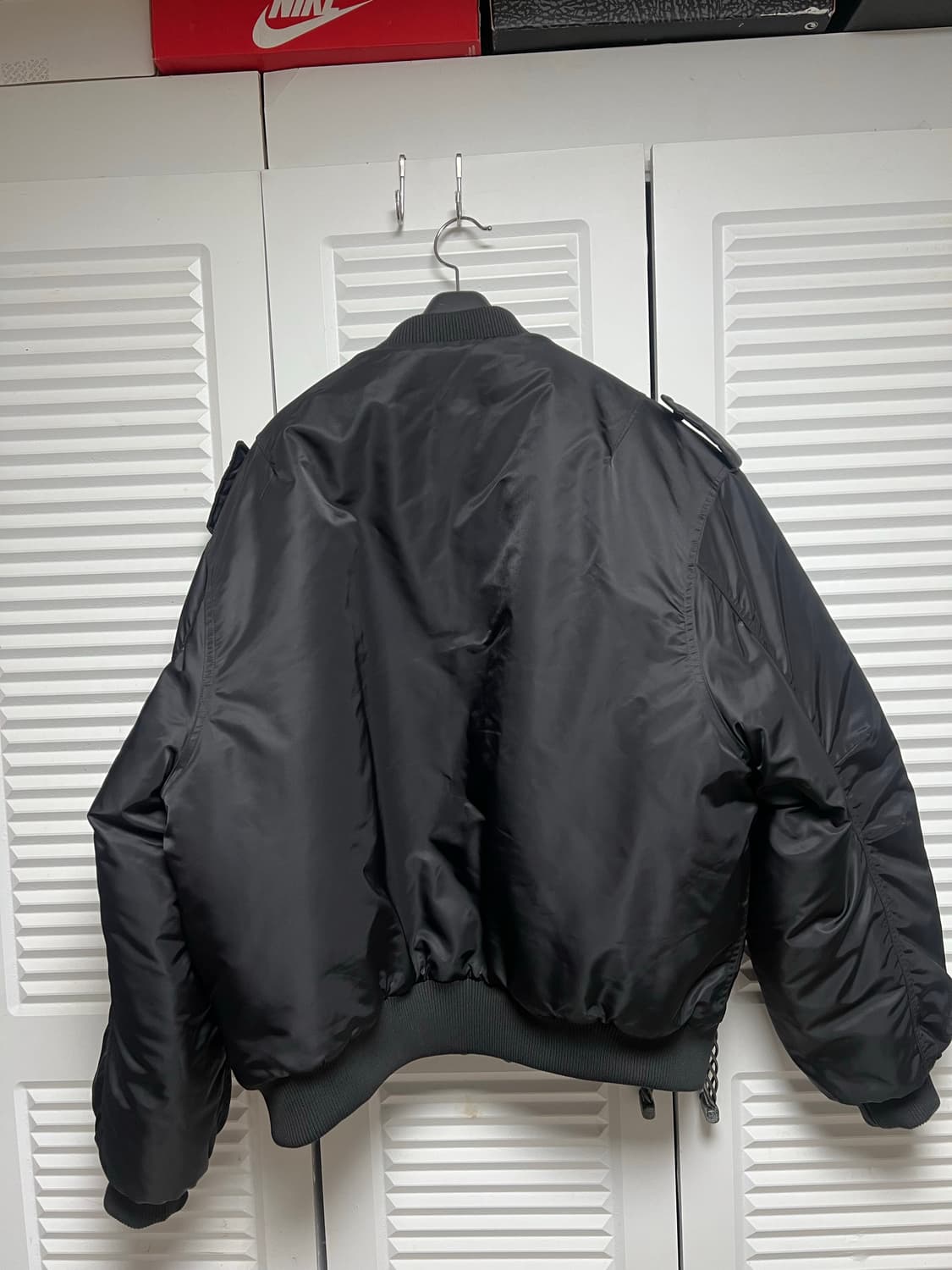 엔타이어스튜디오 v-22 봄버 판매 상품이미지4