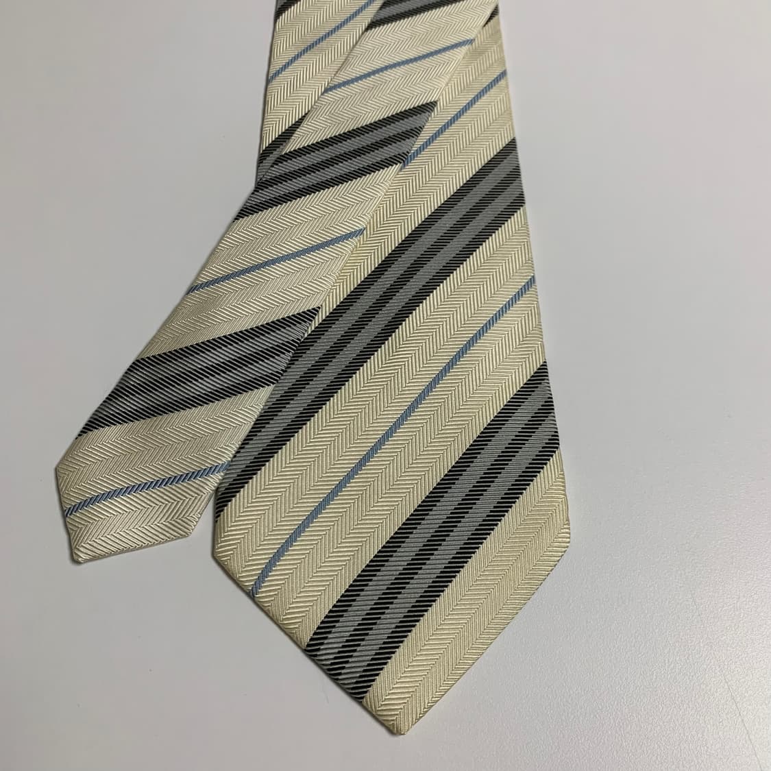 버버리(BURBERRY) 스트라이프 명품넥타이 100실크 A-A+등급 상품이미지3