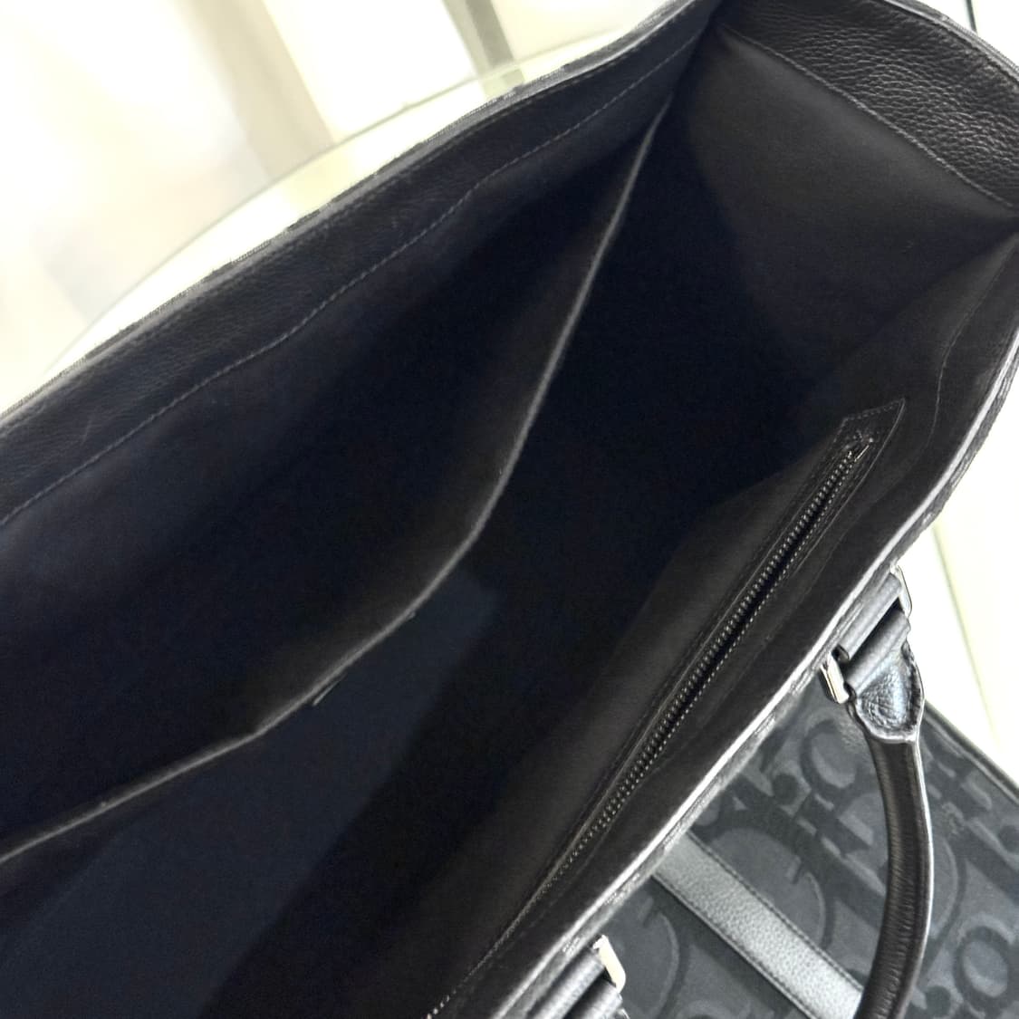[신품급] 25FW 디올 이스트 웨스트 토트백 맥시 블랙 상품이미지9